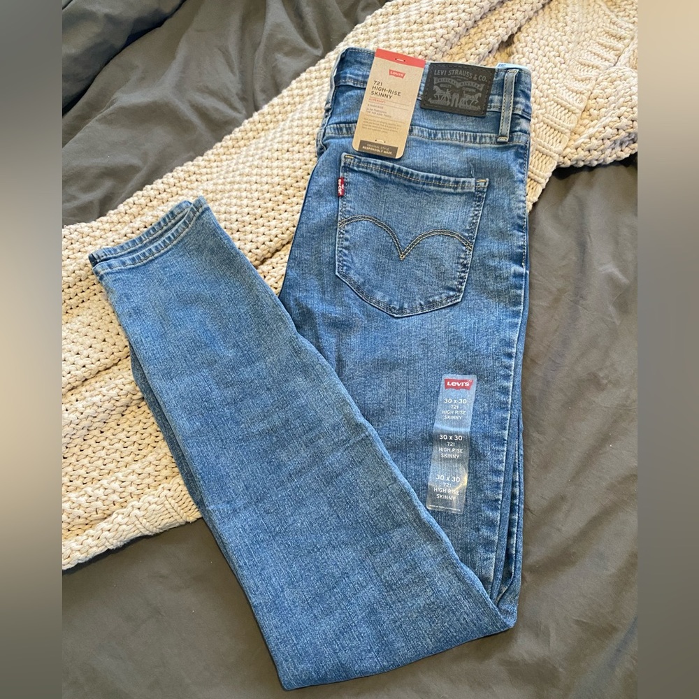 NWT Levi 721 Skinny Jean 30x30 size 10